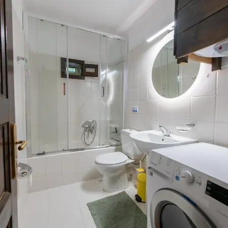 Dandy Tsagkarada-sweet Apple-mini Pool Tsagarada